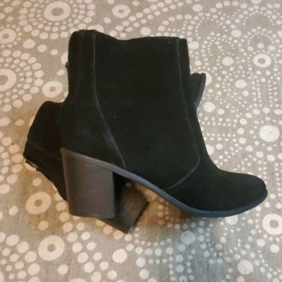 Crown vintage black leather heeled zip up